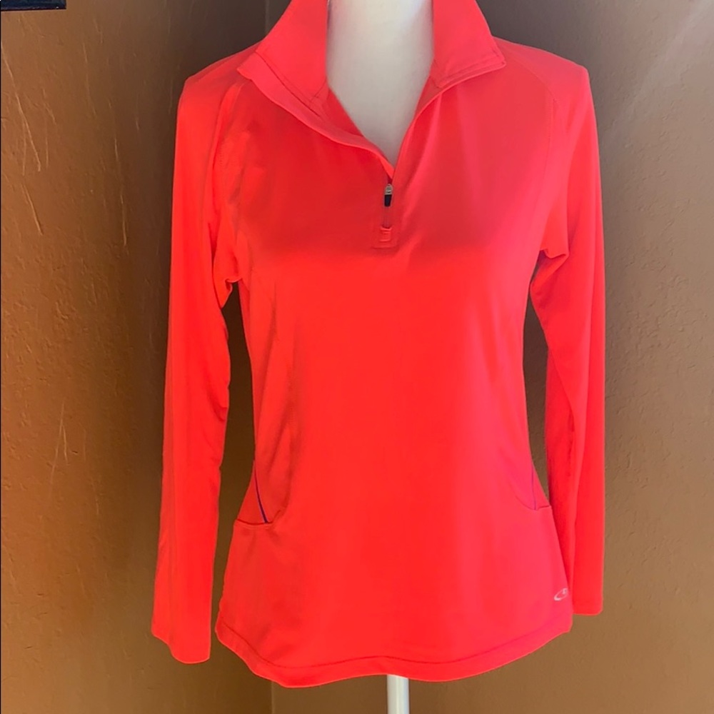 Activewear in tangerine color